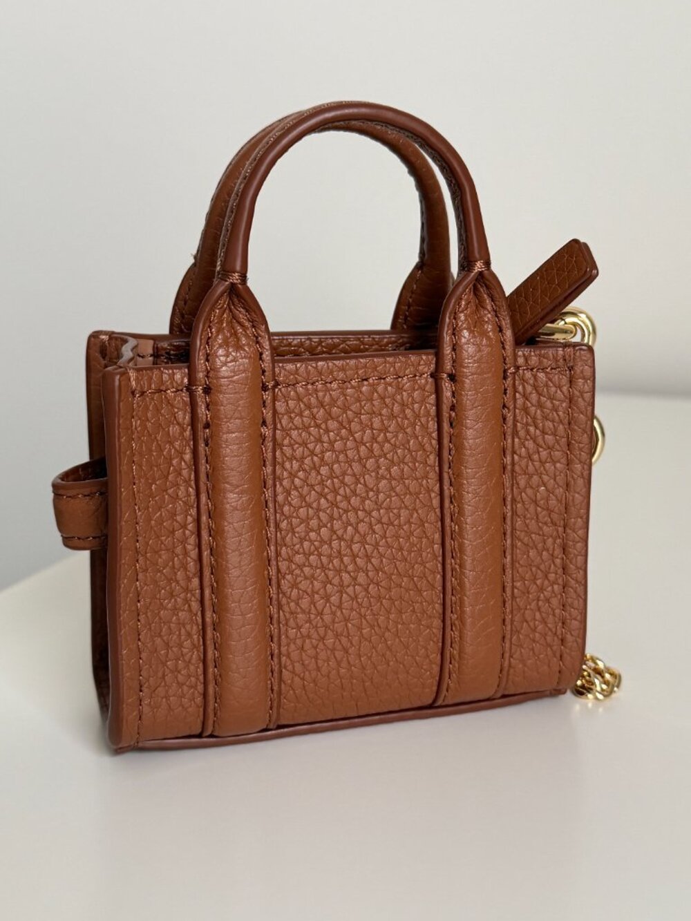 Marc Jacobs The Nano Leather Tote Bag Charm Argan Oil - Picture 4 of 4
